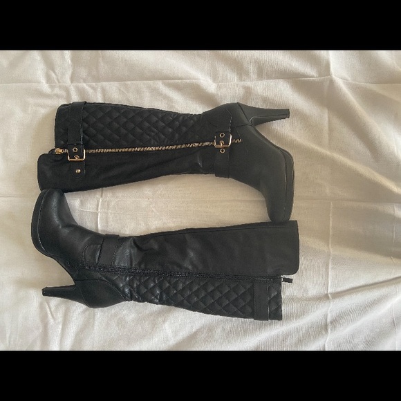 Black boots - Picture 3 of 5